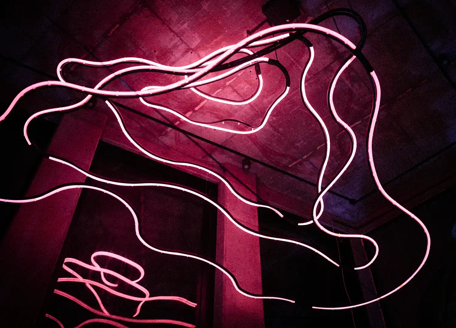 Stacjonarny żyrandol LED